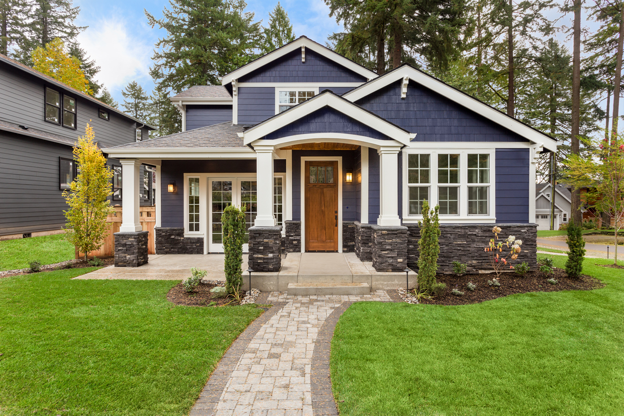 new luxury home with elegant touches including fine shingles