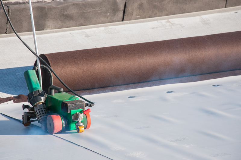 synthetic roof underlayment with machine